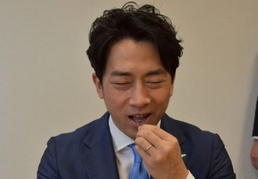 【画像】小泉進次郎、昆虫を食す「オレ、今、食べてるって感じ」