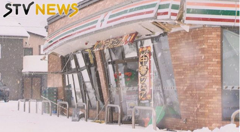 北海道】セブンイレブン、雪の重みで潰れる: えび速
