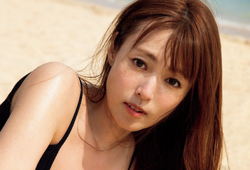 芸能】42歳・深田恭子、『週プレ』表紙で衝撃カット 「完熟美ボディ